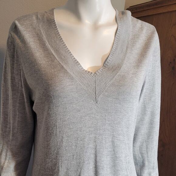 Adrienne Vittadini Gray Oversized V-Neck Sweater XL Minimalist Capsule Neutral - Picture 3 of 8